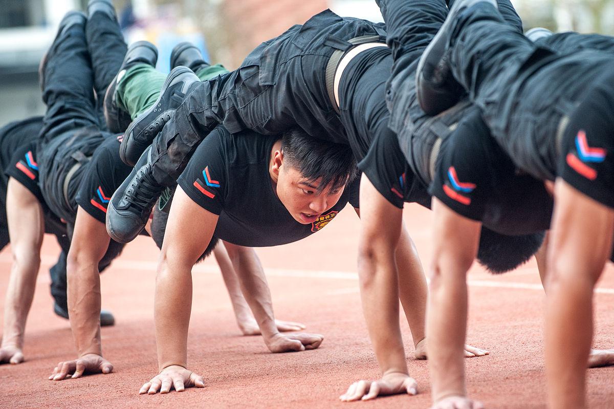 包含运动员专业训练，为争夺荣誉全力以赴的词条